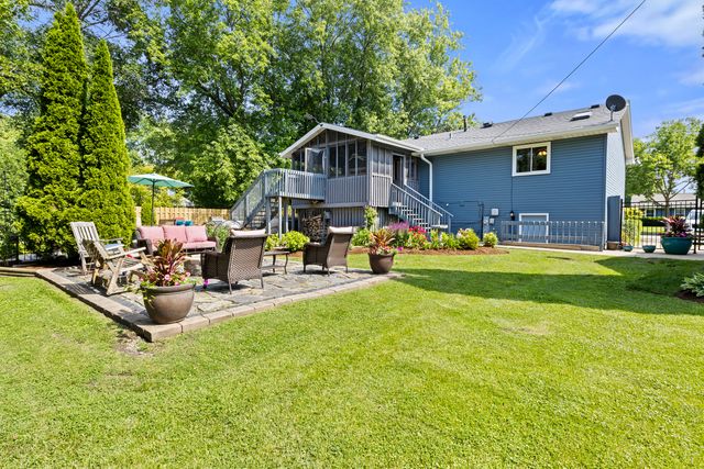 3412 Crescent Avenue, Gurnee, IL 60031