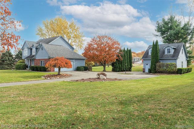 12567 BLUEBERRY Lane, Springfield Charter Township, MI 48350