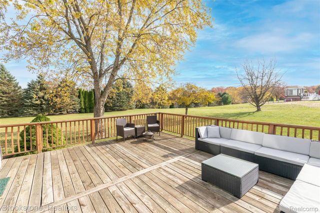 12567 BLUEBERRY Lane, Springfield Charter Township, MI 48350