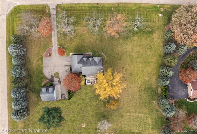 12567 BLUEBERRY Lane, Springfield Charter Township, MI 48350