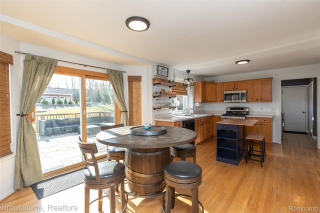 12567 BLUEBERRY Lane, Springfield Charter Township, MI 48350