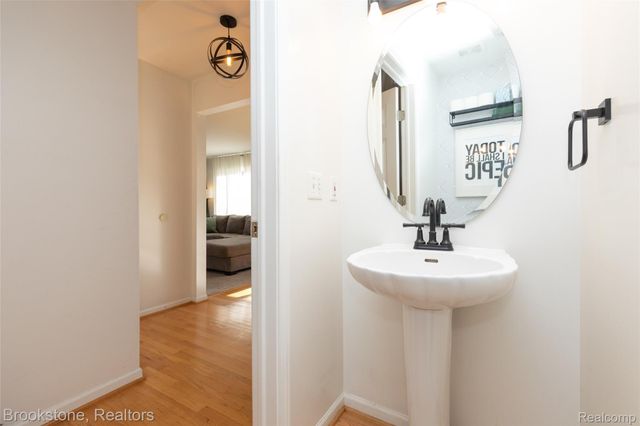 12567 BLUEBERRY Lane, Springfield Charter Township, MI 48350