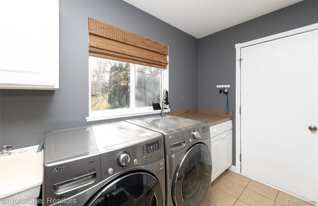 12567 BLUEBERRY Lane, Springfield Charter Township, MI 48350