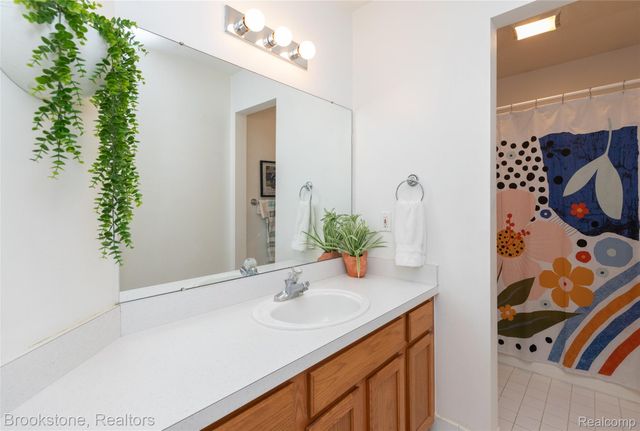 12567 BLUEBERRY Lane, Springfield Charter Township, MI 48350