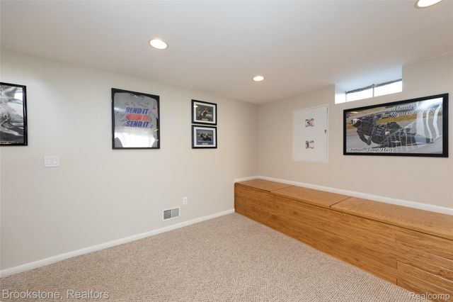 12567 BLUEBERRY Lane, Springfield Charter Township, MI 48350