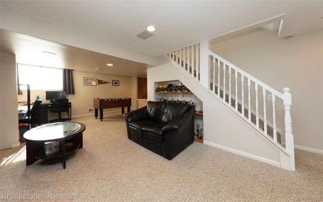 12567 BLUEBERRY Lane, Springfield Charter Township, MI 48350