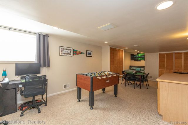 12567 BLUEBERRY Lane, Springfield Charter Township, MI 48350