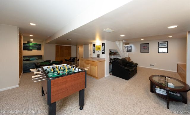 12567 BLUEBERRY Lane, Springfield Charter Township, MI 48350