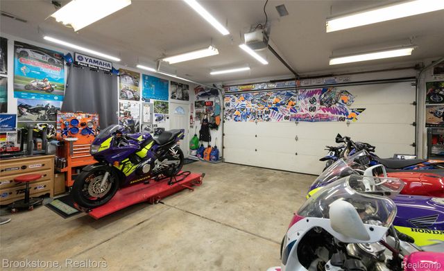 12567 BLUEBERRY Lane, Springfield Charter Township, MI 48350