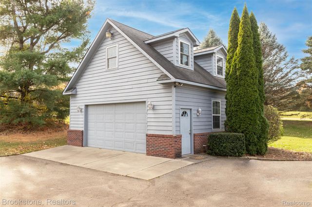 12567 BLUEBERRY Lane, Springfield Charter Township, MI 48350