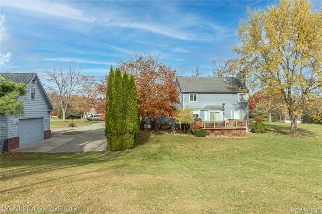 12567 BLUEBERRY Lane, Springfield Charter Township, MI 48350