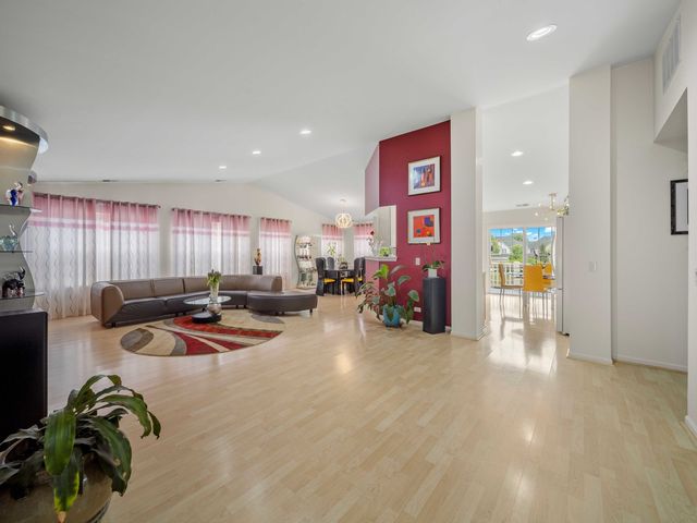 377 Bay Tree Circle, Vernon Hills, IL 60061