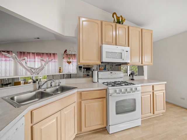 377 Bay Tree Circle, Vernon Hills, IL 60061