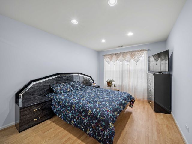 377 Bay Tree Circle, Vernon Hills, IL 60061