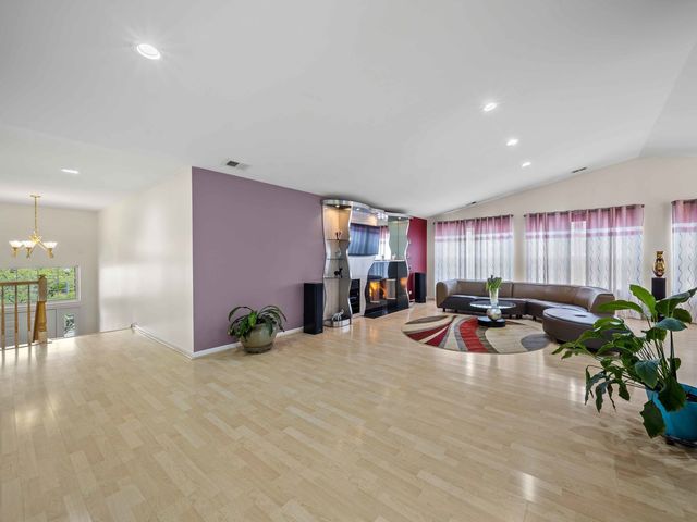 377 Bay Tree Circle, Vernon Hills, IL 60061