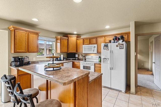 2403 Meadowlark Ln, Pueblo, CO 81008