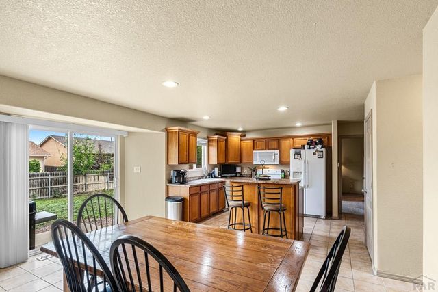 2403 Meadowlark Ln, Pueblo, CO 81008