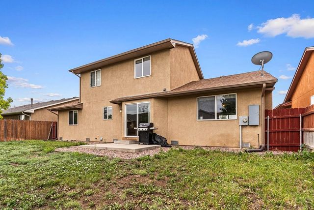 2403 Meadowlark Ln, Pueblo, CO 81008