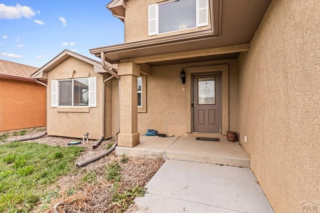 2403 Meadowlark Ln, Pueblo, CO 81008