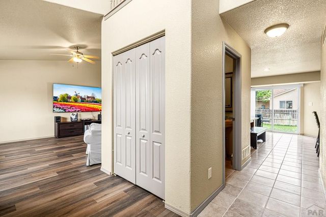 2403 Meadowlark Ln, Pueblo, CO 81008