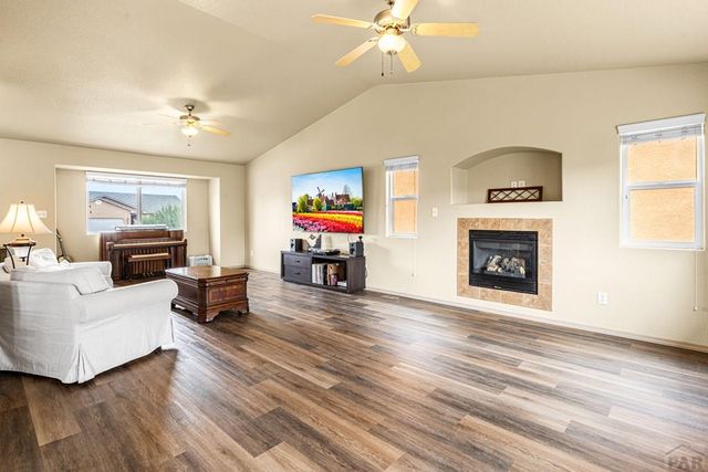 2403 Meadowlark Ln, Pueblo, CO 81008