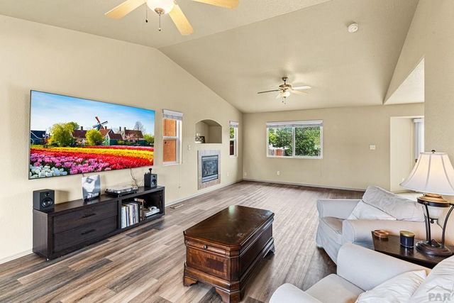 2403 Meadowlark Ln, Pueblo, CO 81008