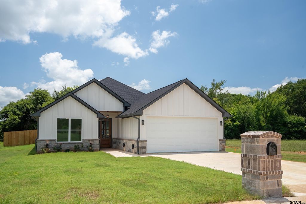 104 W Teal Dr, Troup, TX 75789