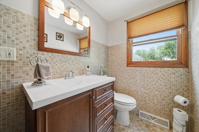 2 Dobbins Drive, Woburn, MA 01801