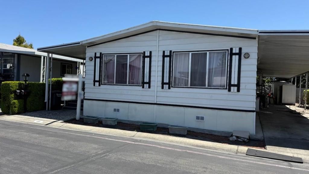 Image 3 of property listing at 1220 Vienna Drive 491, Sunnyvale, CA 94089