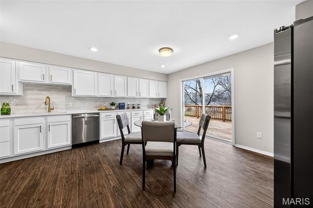 127 Ivy Court, Ballwin, MO 63011