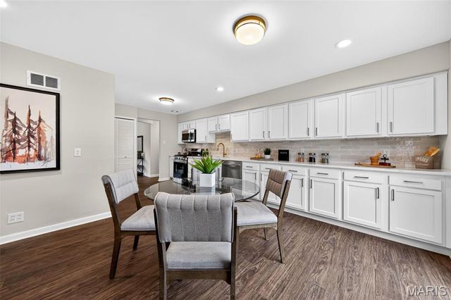 127 Ivy Court, Ballwin, MO 63011