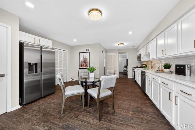 127 Ivy Court, Ballwin, MO 63011