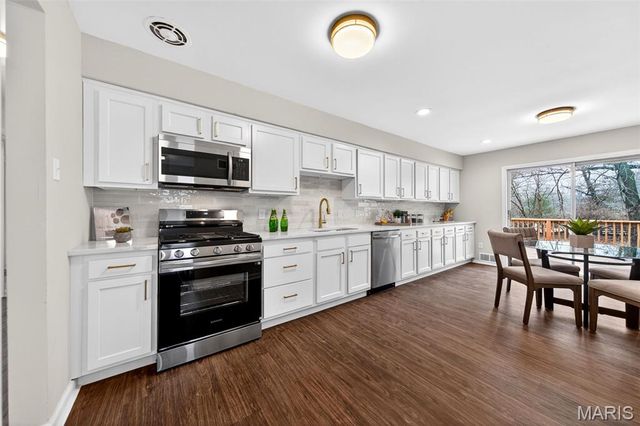 127 Ivy Court, Ballwin, MO 63011