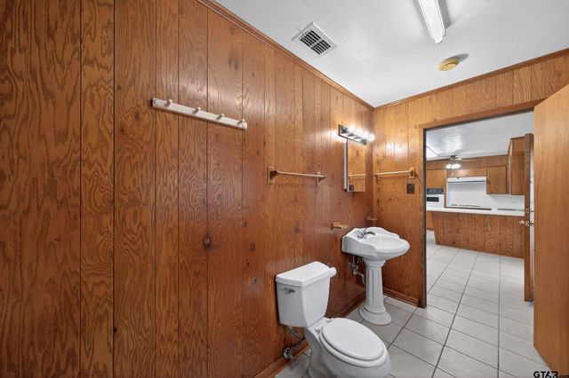 106 Southview Dr, Henderson, TX 75654