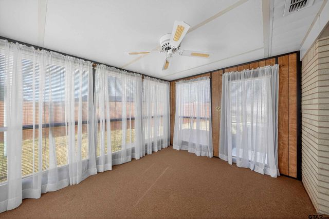 106 Southview Dr, Henderson, TX 75654