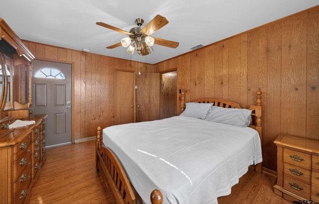 106 Southview Dr, Henderson, TX 75654