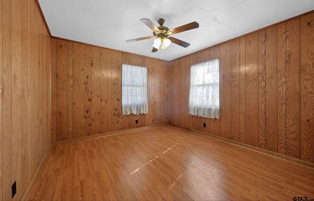 106 Southview Dr, Henderson, TX 75654