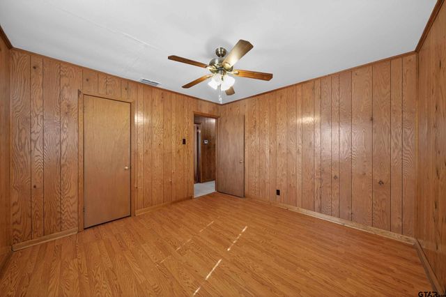 106 Southview Dr, Henderson, TX 75654