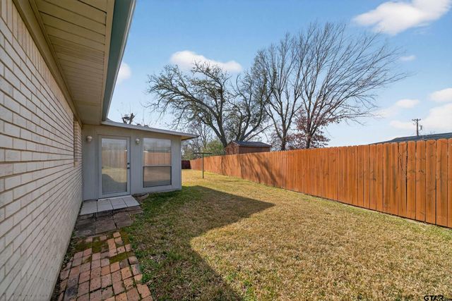 106 Southview Dr, Henderson, TX 75654
