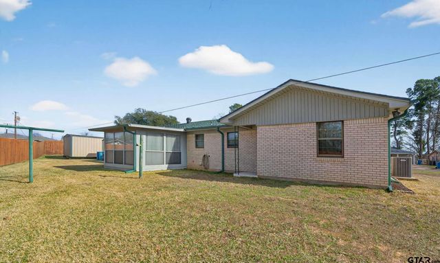 106 Southview Dr, Henderson, TX 75654