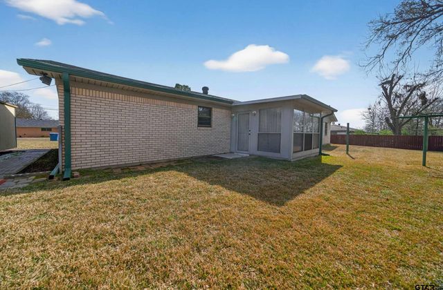 106 Southview Dr, Henderson, TX 75654