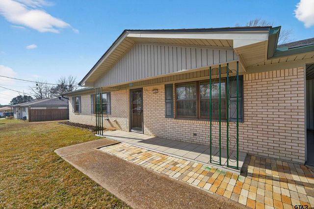 106 Southview Dr, Henderson, TX 75654