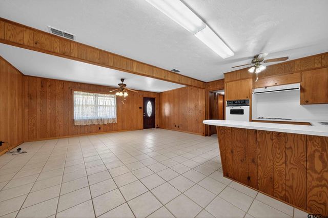 106 Southview Dr, Henderson, TX 75654