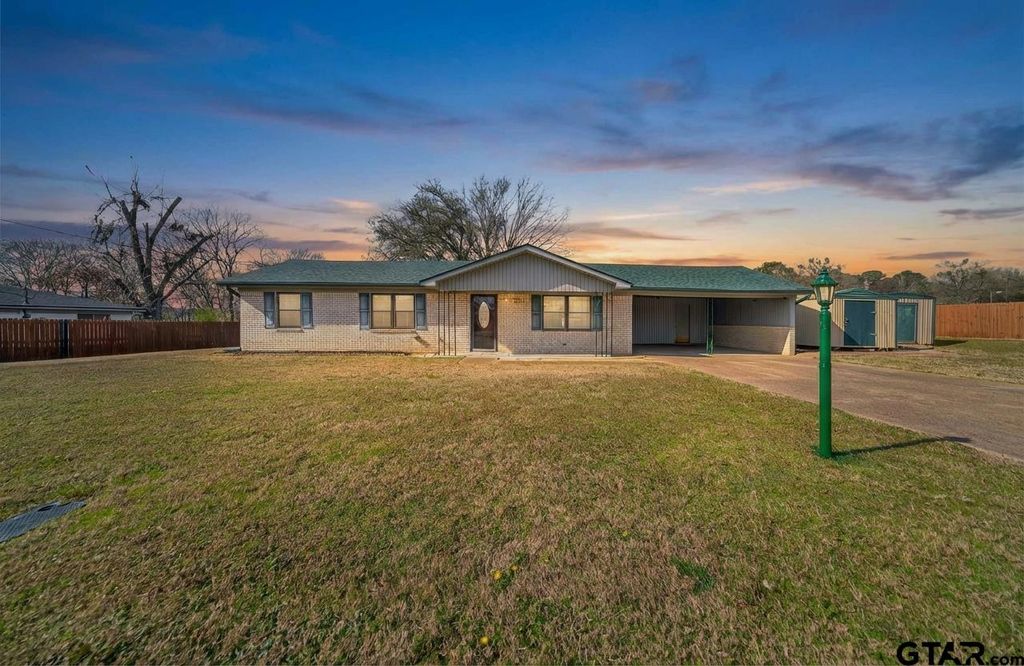 106 Southview Dr, Henderson, TX 75654