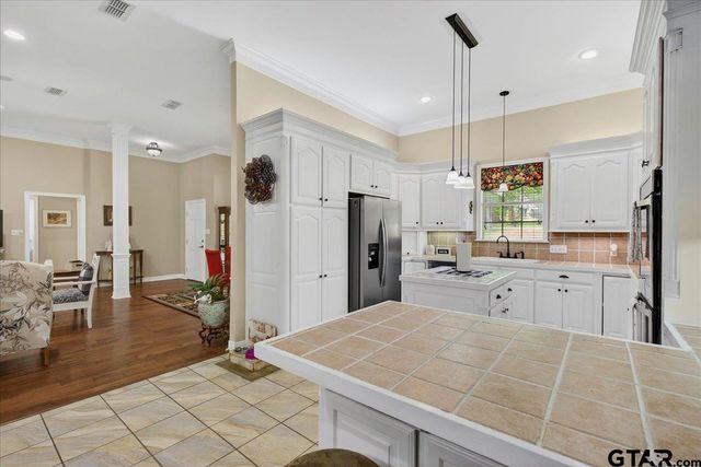 1448 W Tanglewood Dr, Hideaway, TX 75771