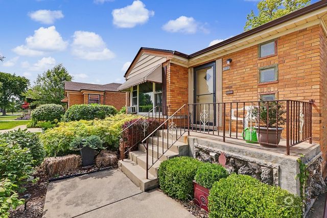 4996 Wick Drive, Oak Lawn, IL 60453