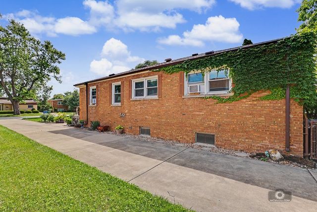 4996 Wick Drive, Oak Lawn, IL 60453