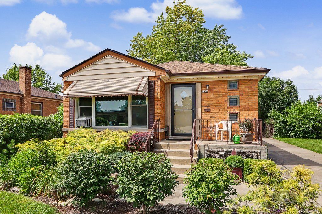 4996 Wick Drive, Oak Lawn, IL 60453