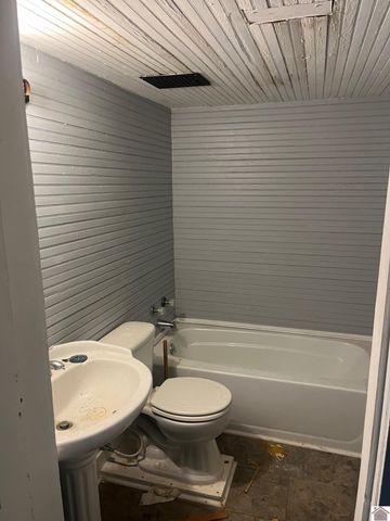 1742 N 12th St., Paducah, KY 42001