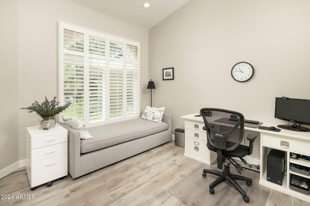 8918 E MAPLE Drive, Scottsdale, AZ 85255